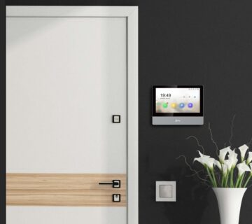 Widodomofon na scianie 360x320